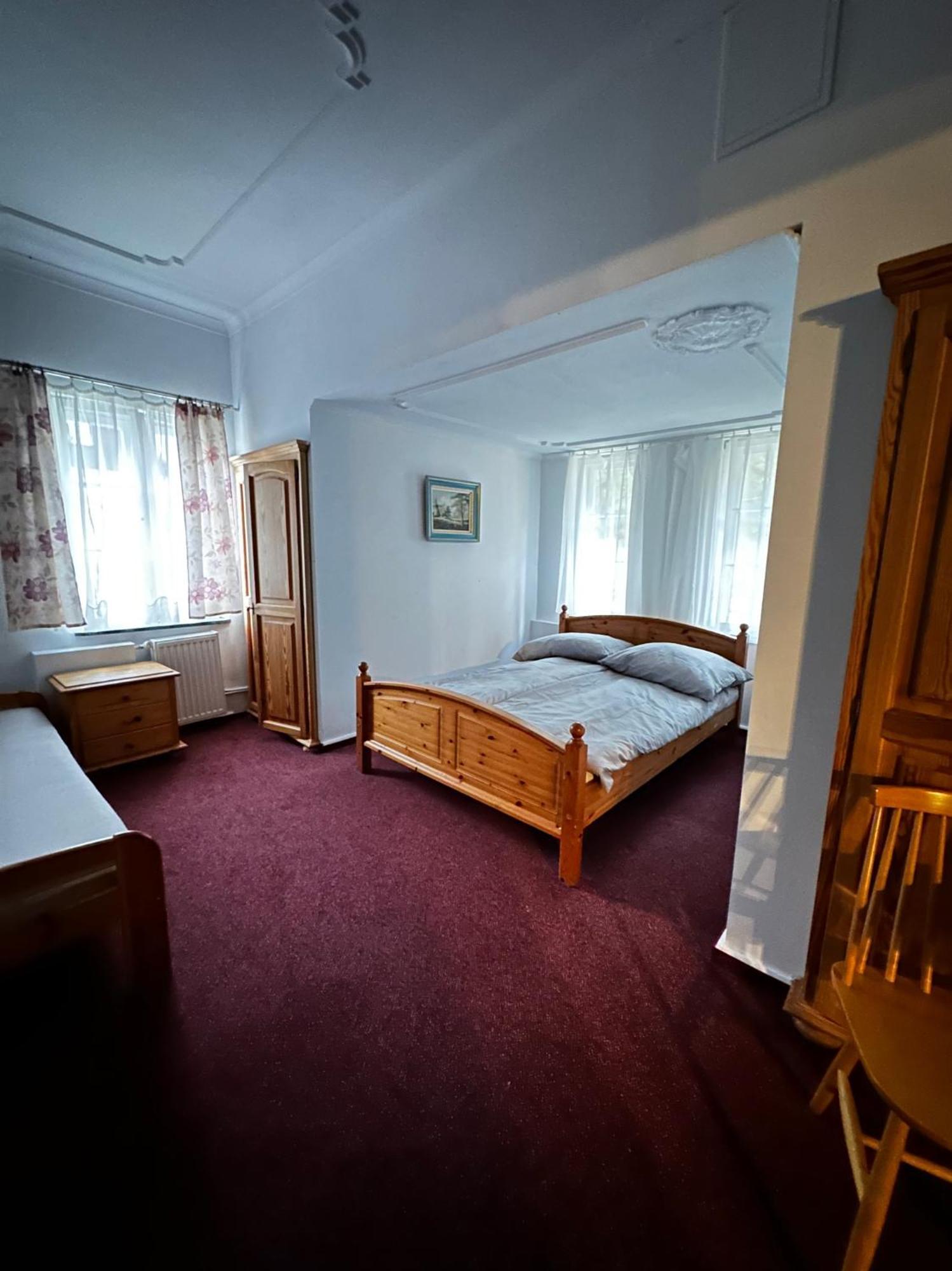 Hotel Krasnoludki Sosnowka  Exterior photo